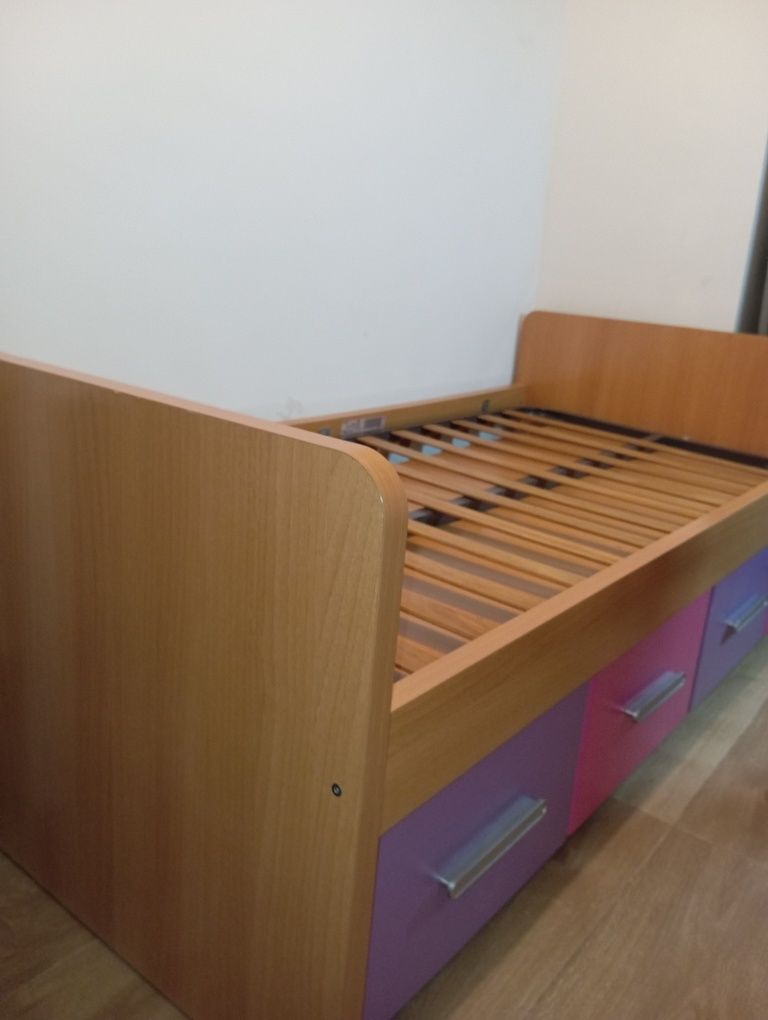 Cama com 4 gavetas