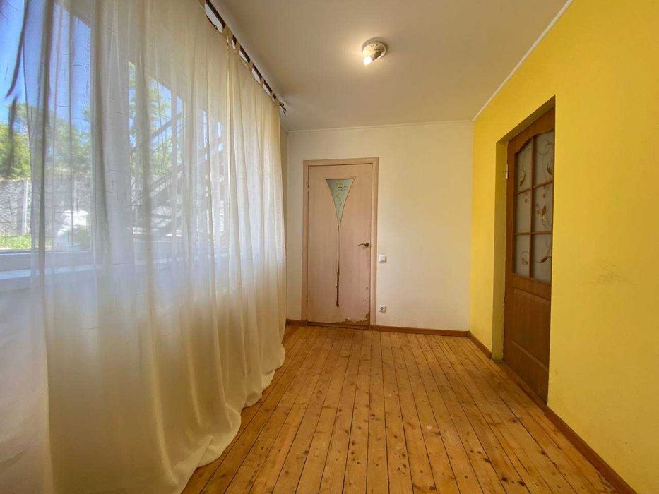 Продаж будинку в центрі міста біля річки!