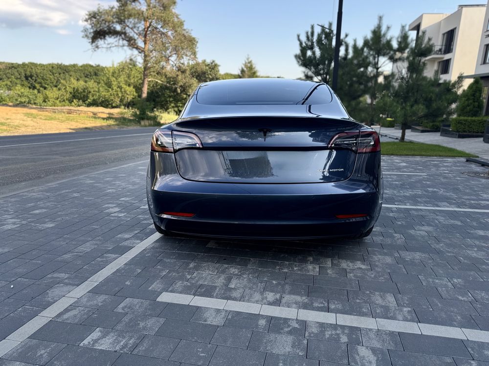 Tesla model 3 2021