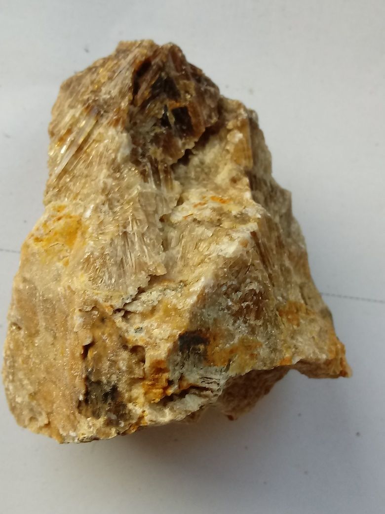 Duzy krysztal, mineral, surowy. Ukraina