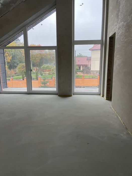 Будинок. Луцьк. Будинок.