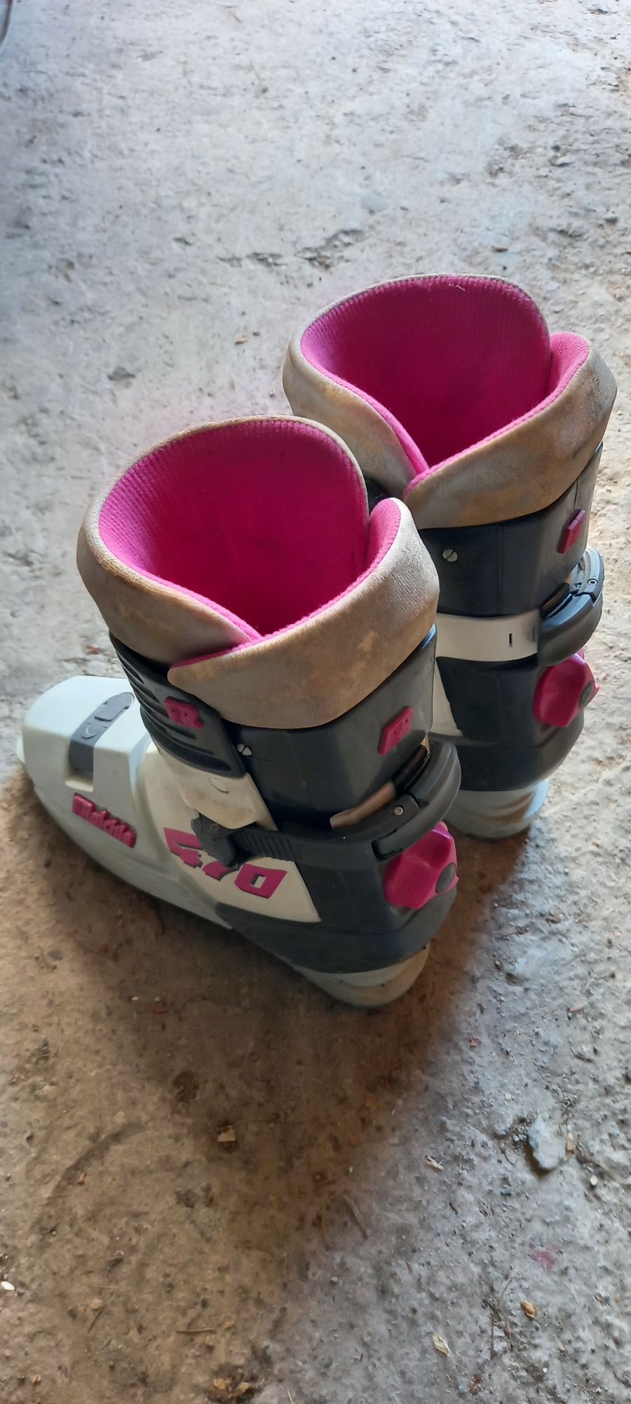 Ботинки лыжные. Ботинки для лыж.