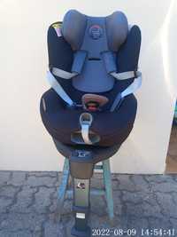 A cadeira auto Sirona S i-size tem rotação 360° isofix