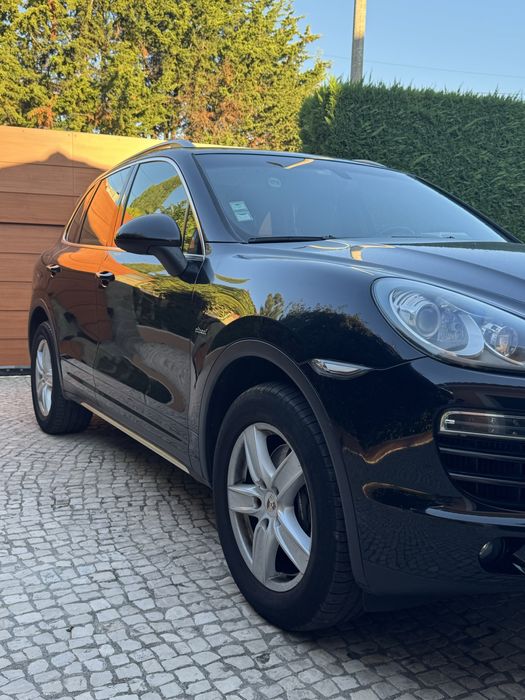 Porsche Cayenne muito estimado com pouco kms