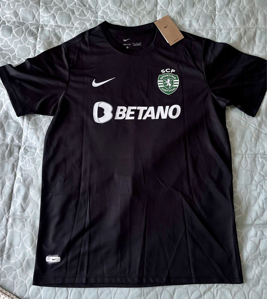 Camisola Sporting 23/24 alternativa GYOKERES