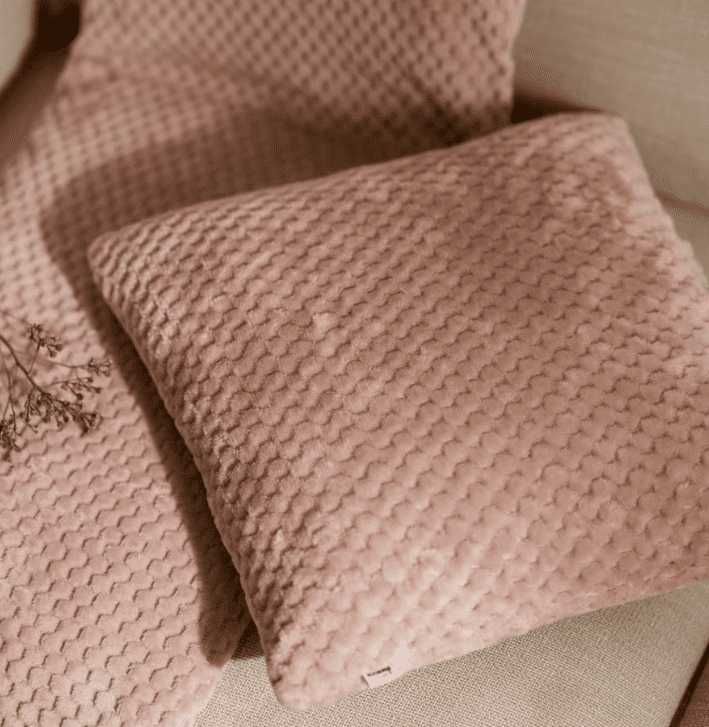 Текстиль для дому: декоративна подушка, наволочка, ковдра