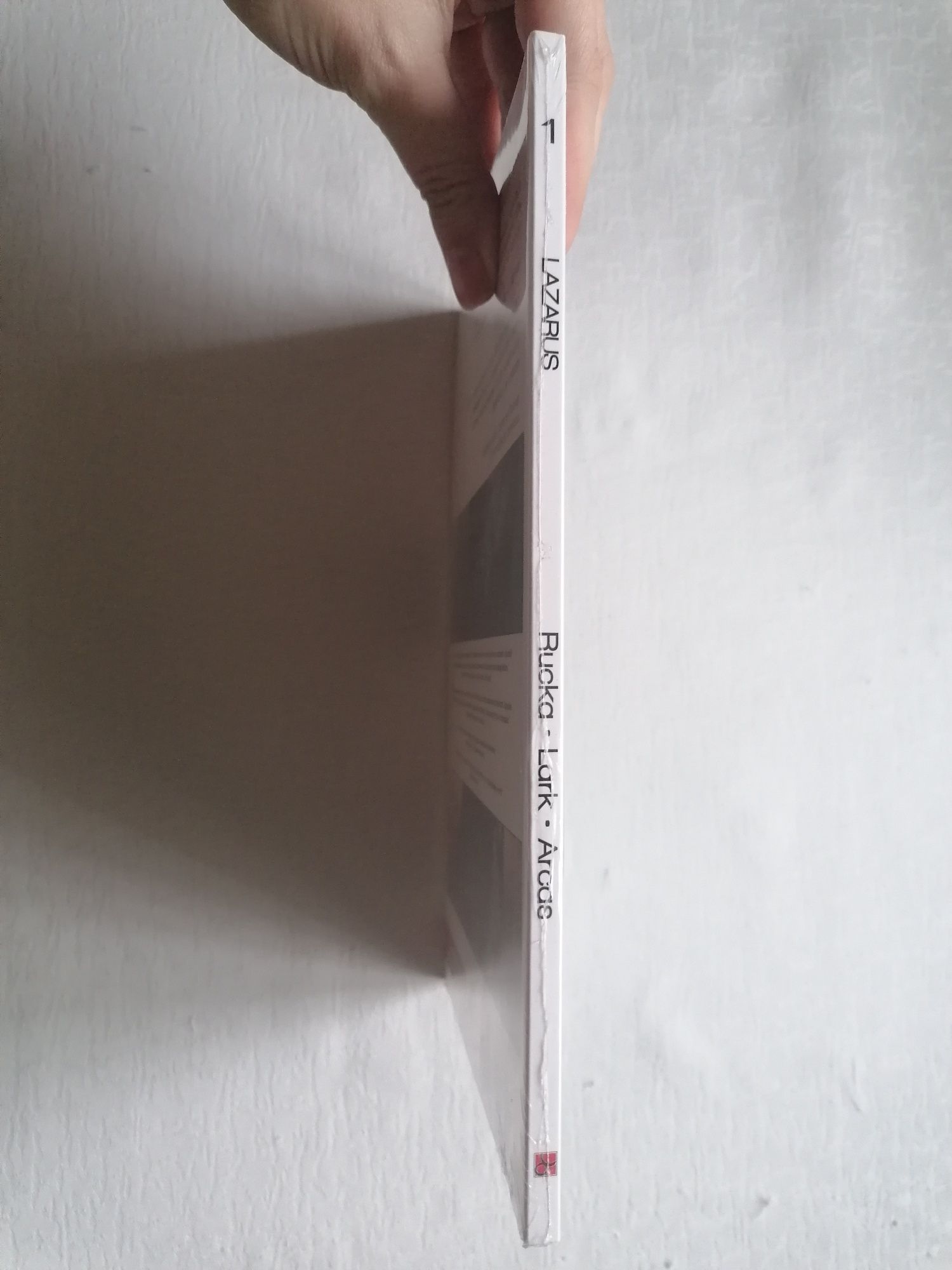 Lazarus tom 1 - Rucka, Lark, Arcas