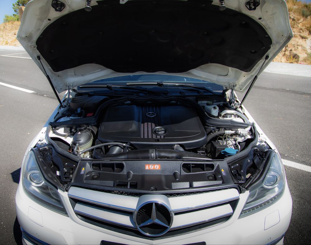 Mercedes-Benz C-Coupé C220 – 135.000 km | Automático 7G-Tronic
