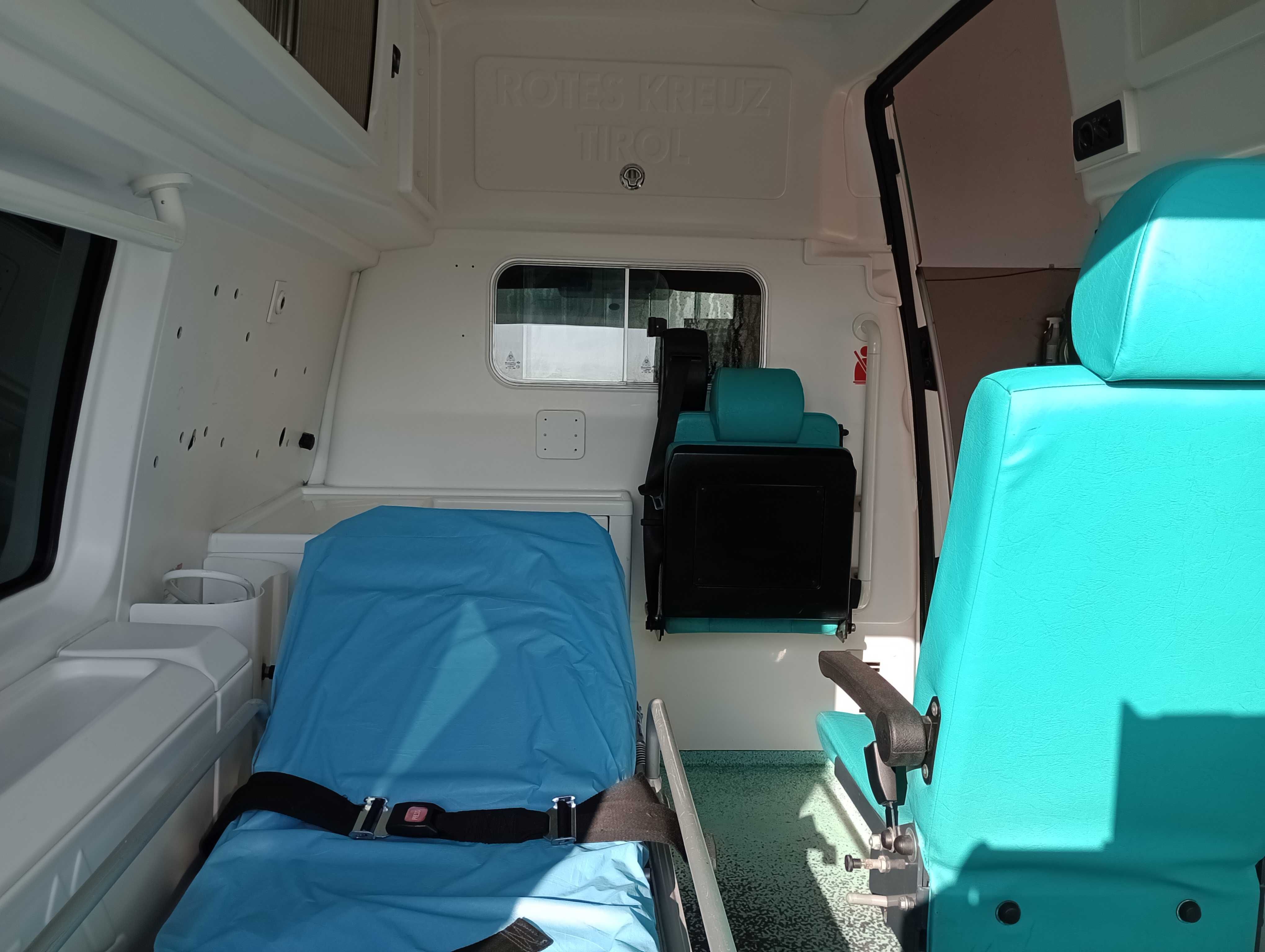 4X4 VW 2012 Rok Long Wysoki Ambulans Sanitarny Karetka 4X4 Volkswagen