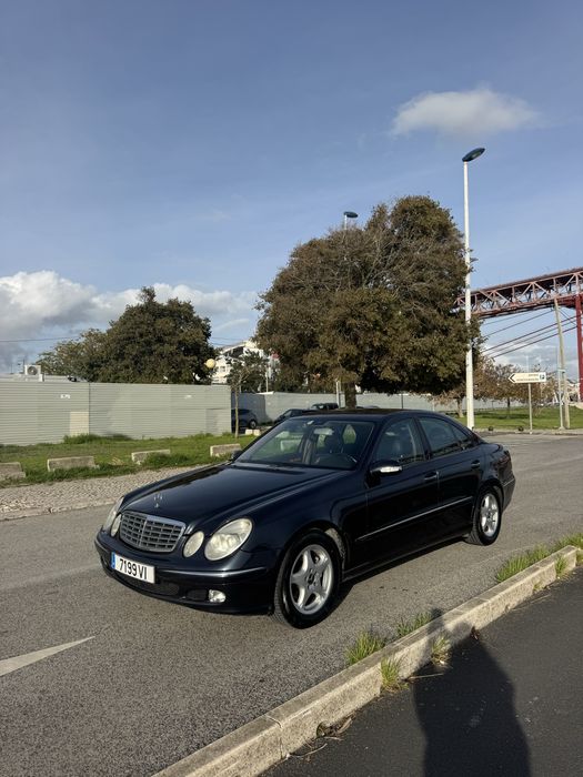 Mercedes E220 - Muito bem estimado