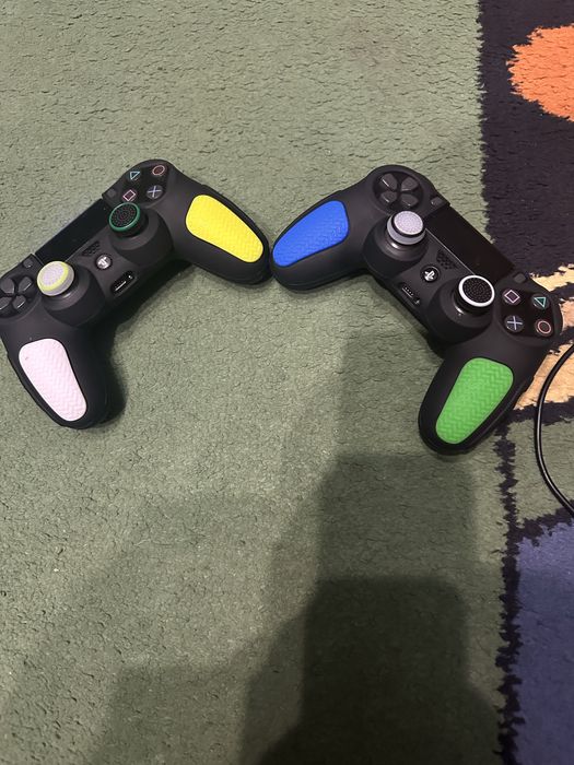 Продам Sony Playstation 4  в идеале 2 джойстика