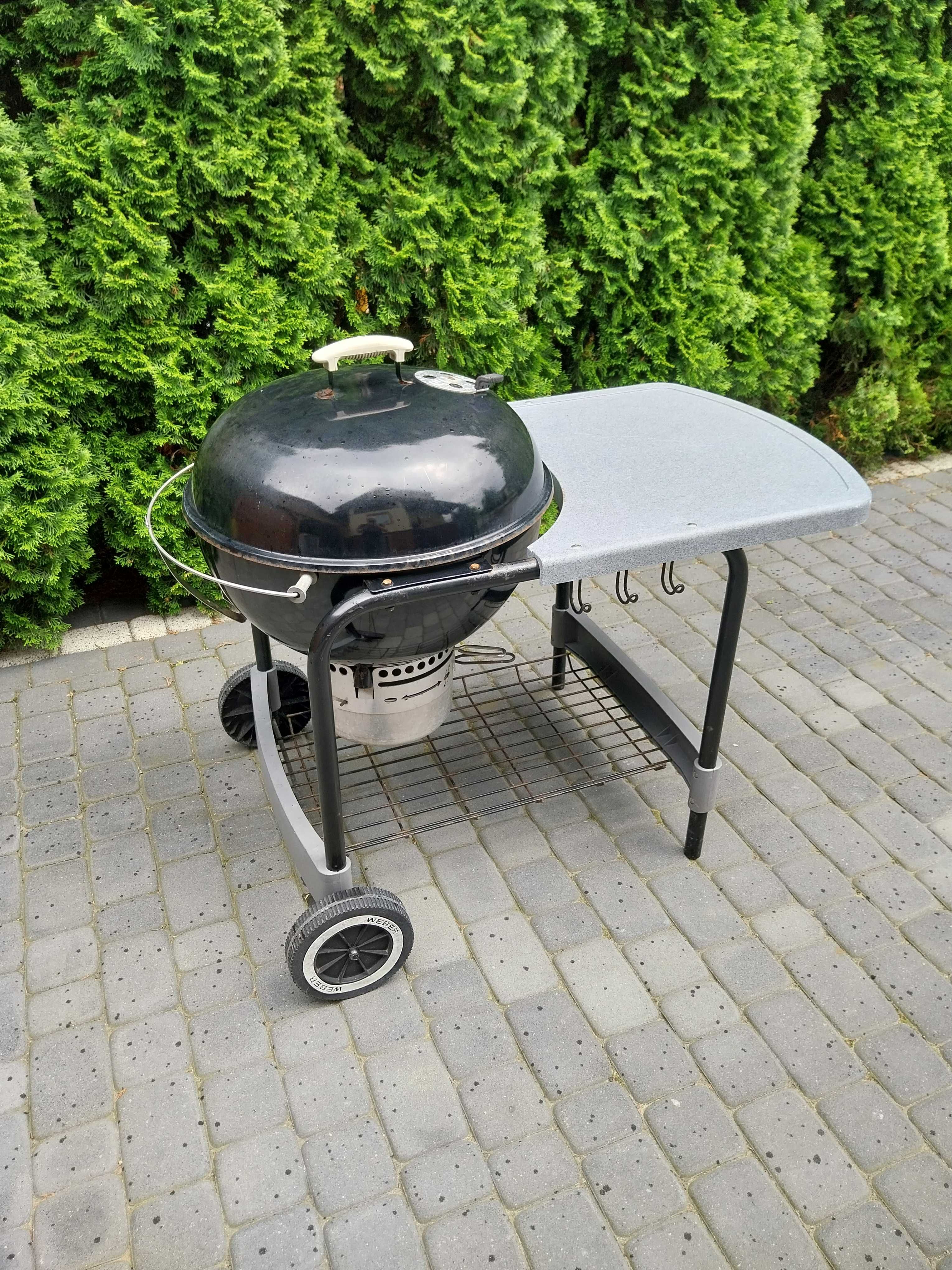 Grill węglowy Weber 57 cm ze stolikiem i pokrowcem , Made in USA