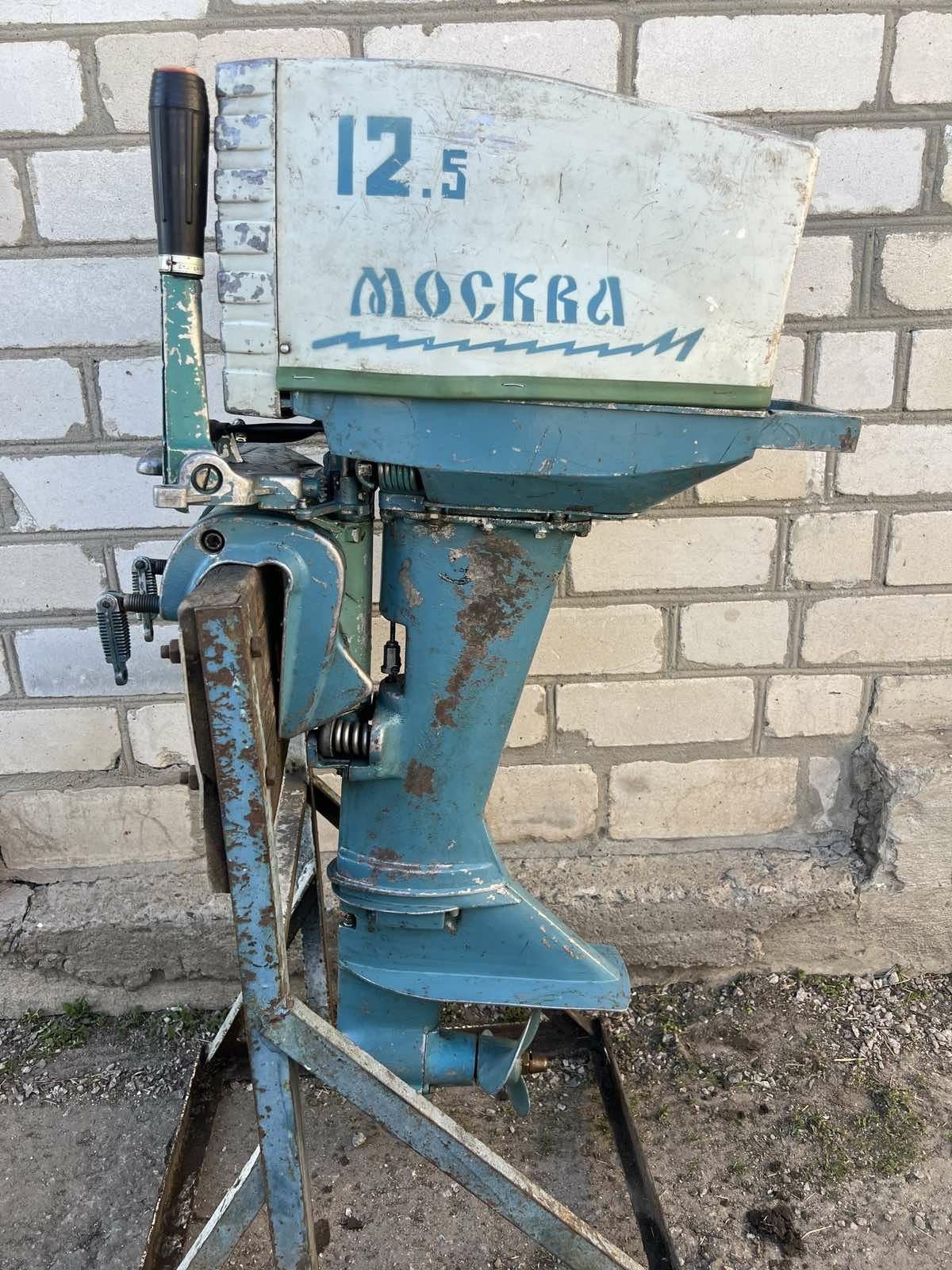 Лодочный мотор Москва 12,5