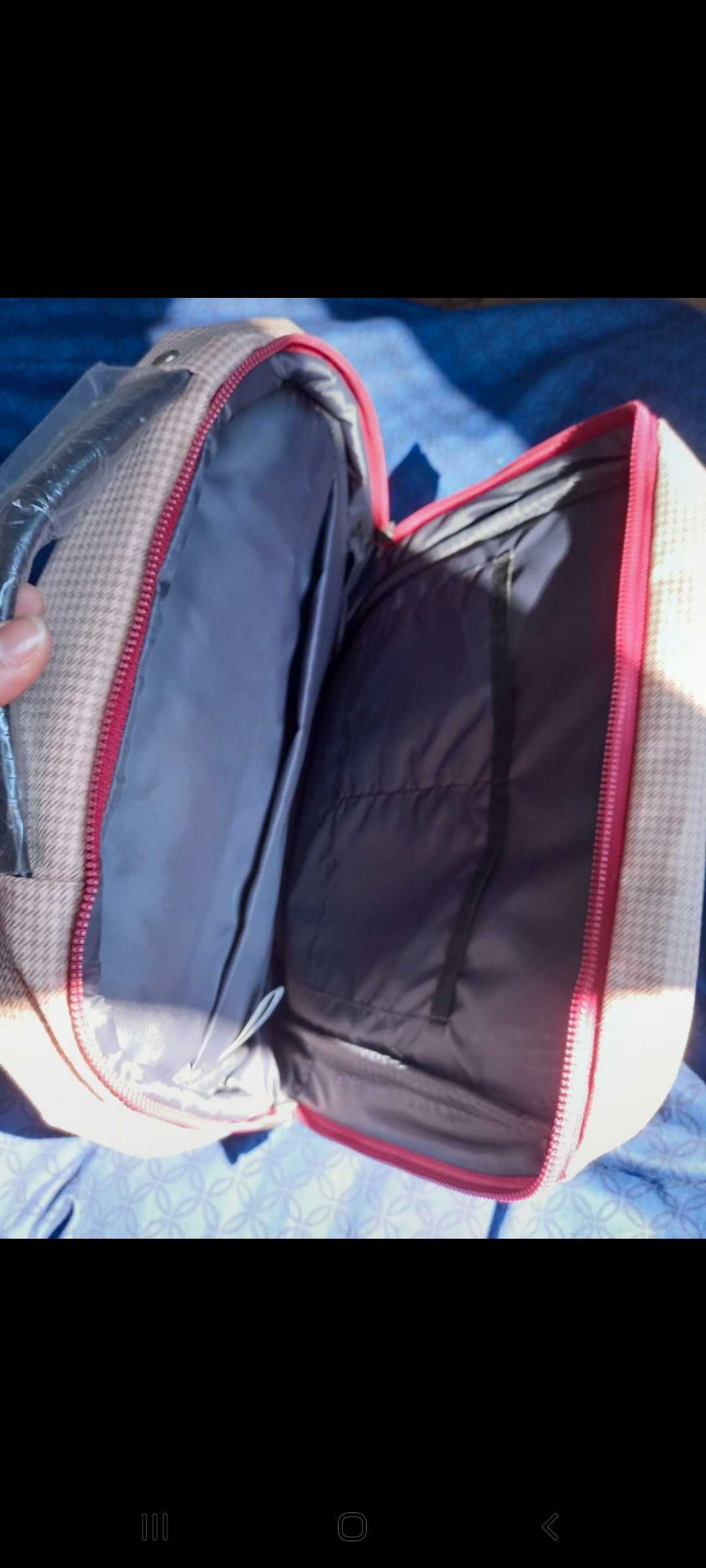 Mochila da Packlt, para PC ou escola.