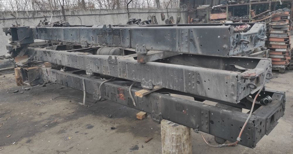 Рама Зіл 131 нового стану в зборі з траверсами