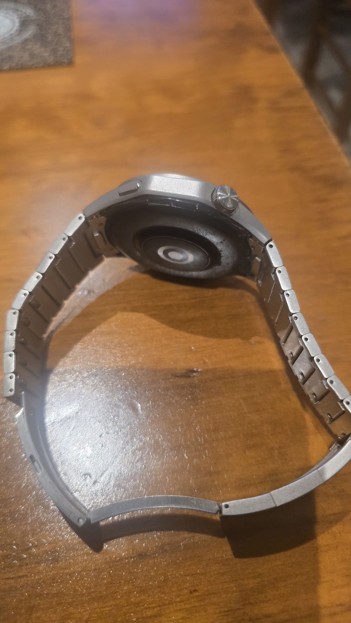 Smartwatch away top