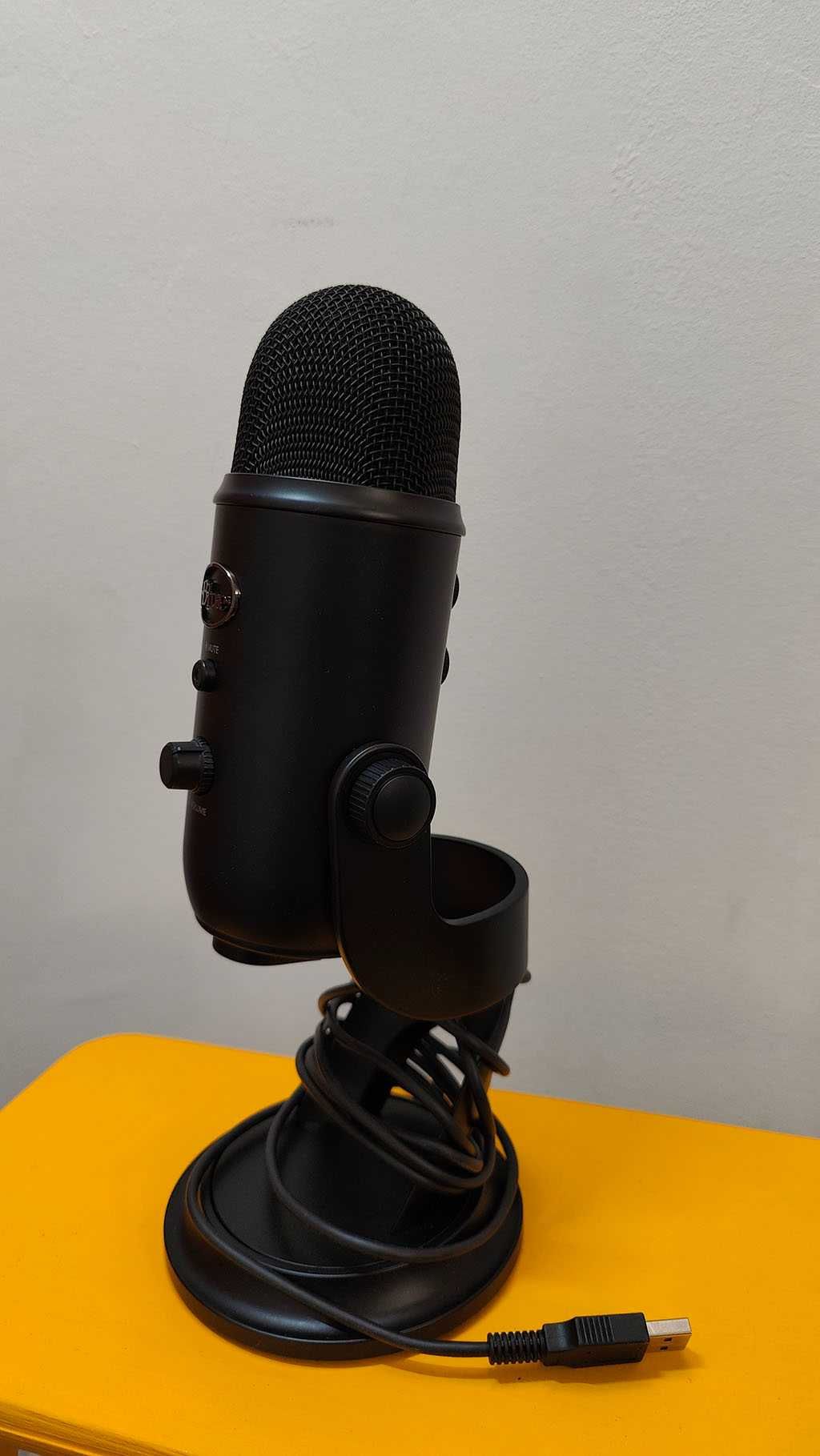 Logitech Blue Yeti USB Microphone микрофон