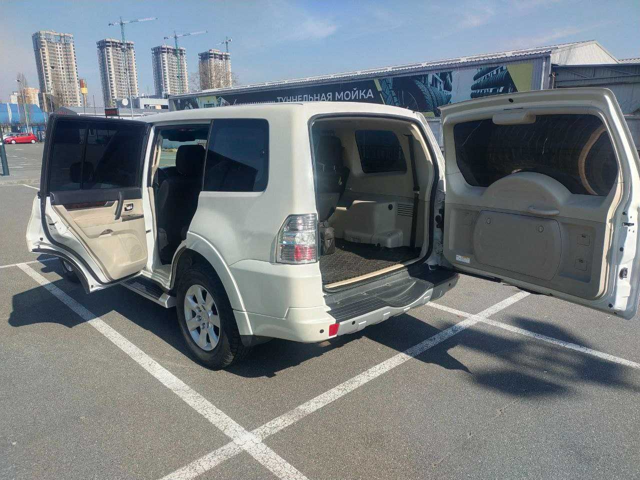 Mitsubishi Pajero 2016г. 3.5 203 л. с.