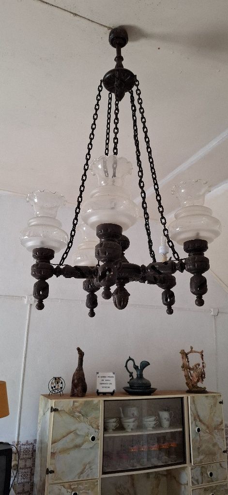Candeeiro de tecto em madeira