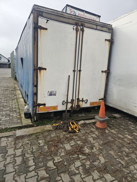 Будка .штора.тент зад двері