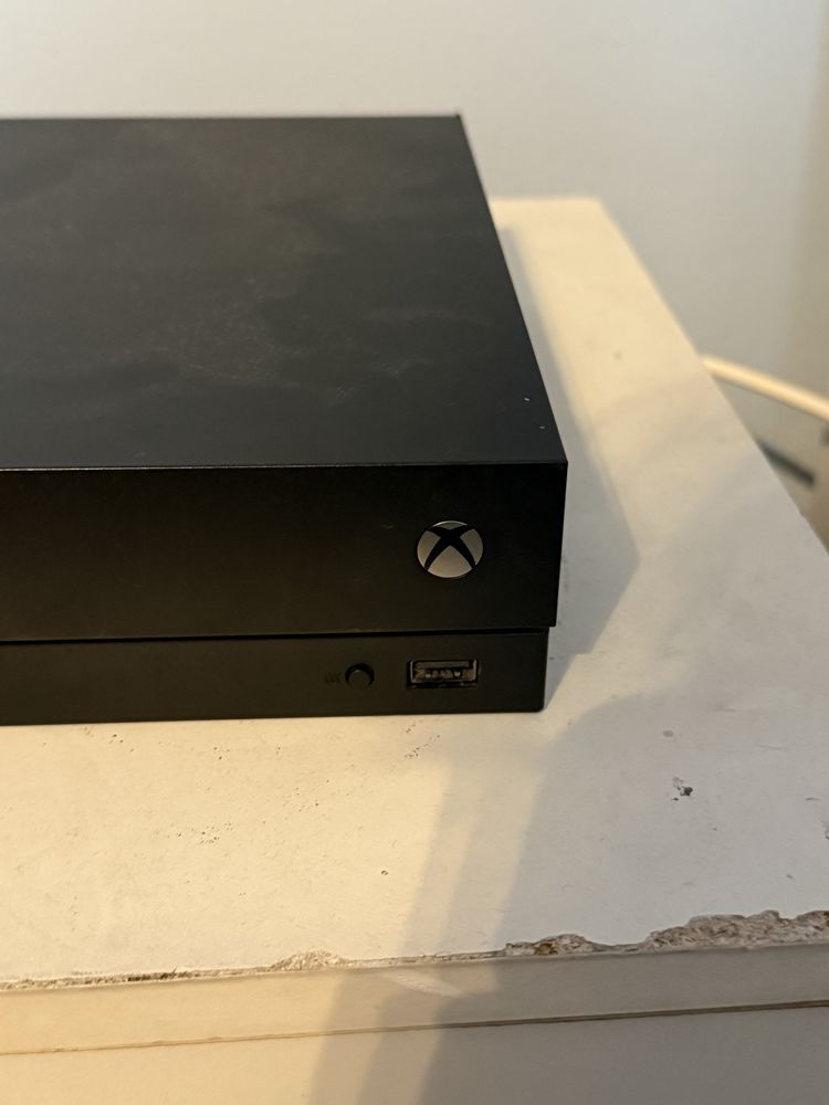 Konsola Xbox one X 1tb +kontroler z wada