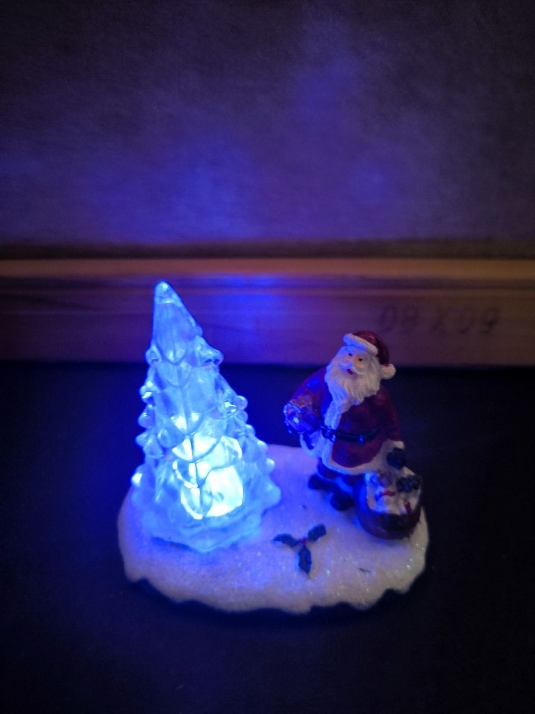 Pai natal com árvore