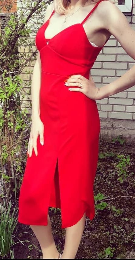 Продаю гарне плаття червоного кольору