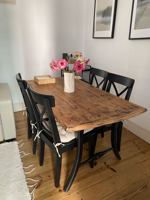 Mesa com 4 cadeiras