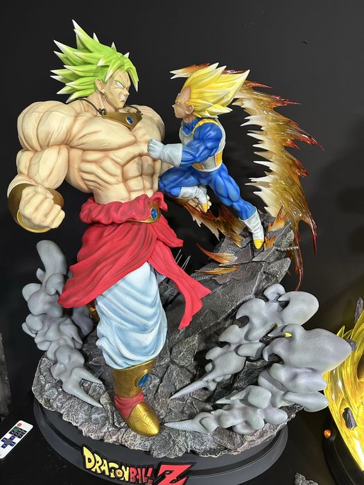 Resina broly vs vegeta studio revenger