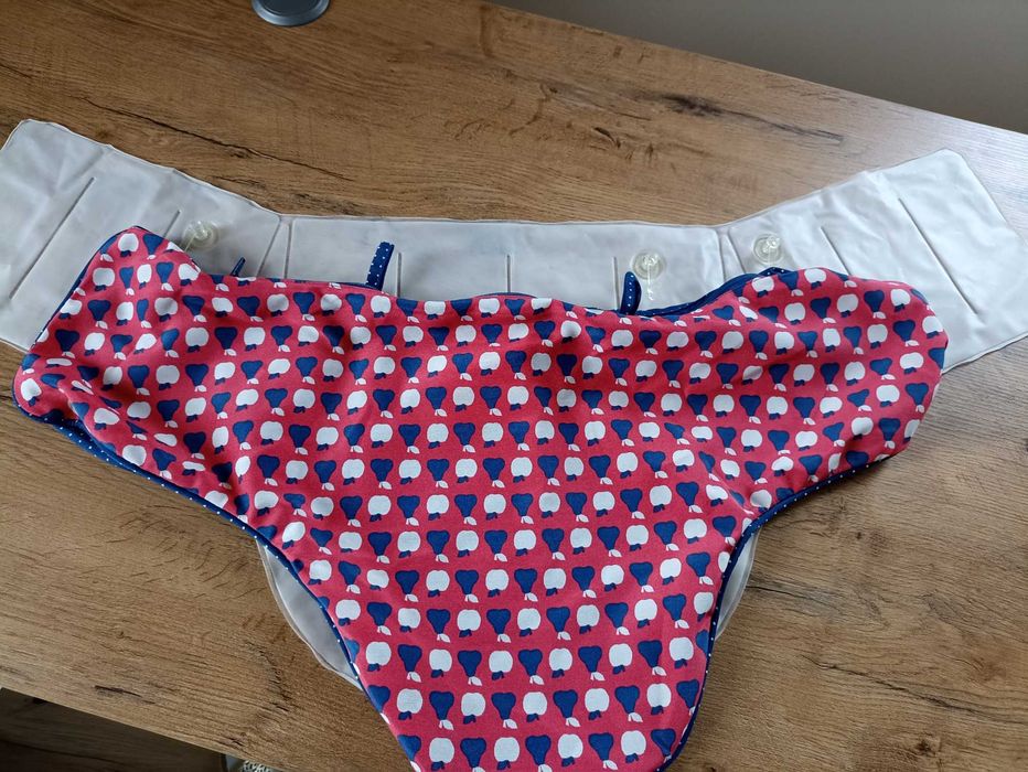 Krzesełko Ikea do karmienia z podnóżkiem i poduszką