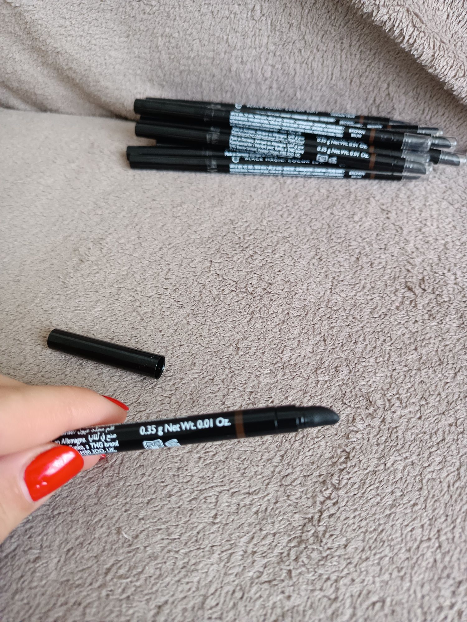 Eyeliner/ kredka do oczu z końcówką silikonową