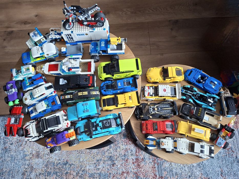 Lego zestaw 30 aut plus łódka i motor