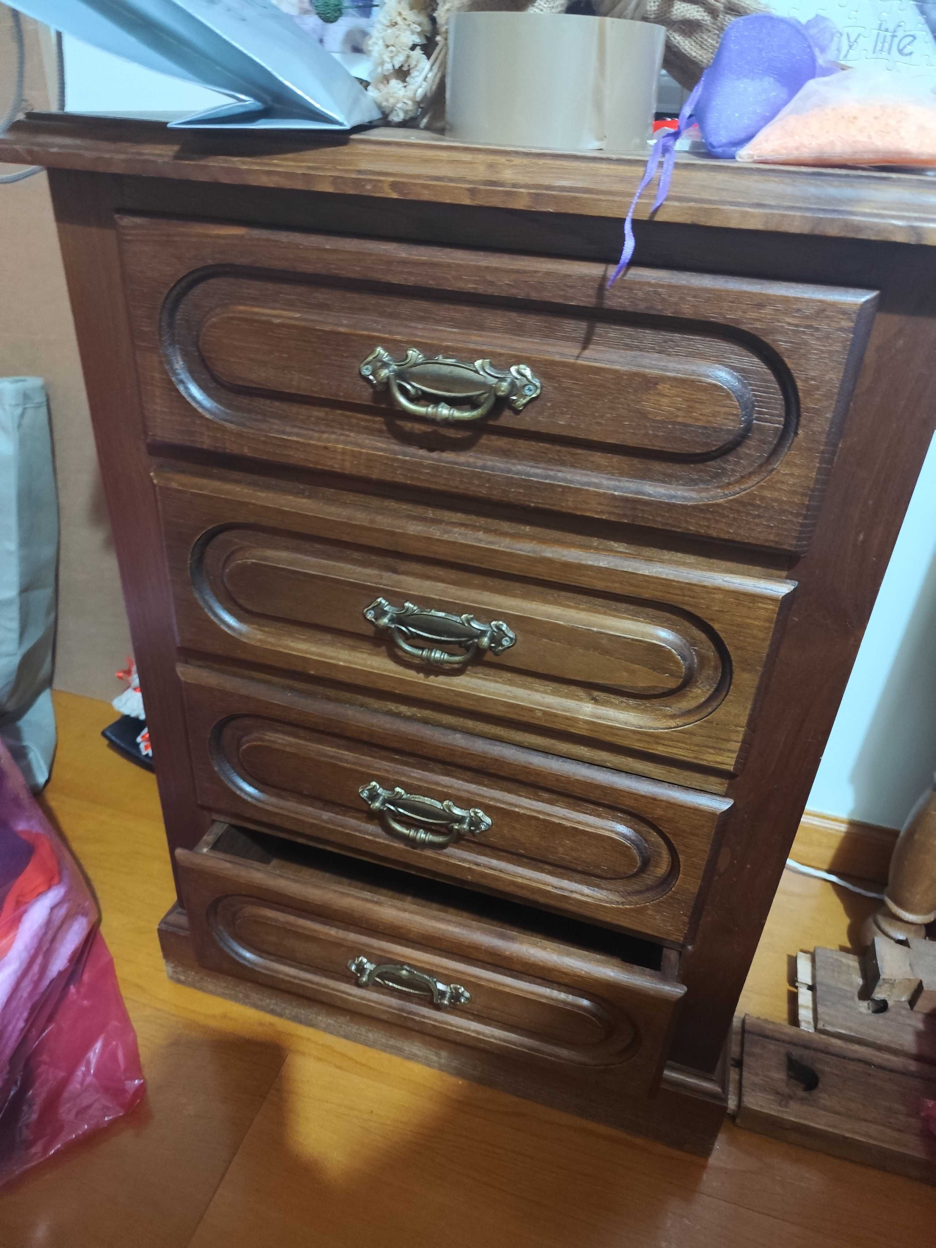 Cama 120x180, escrivaninha, colchão e mesa de cabeceira