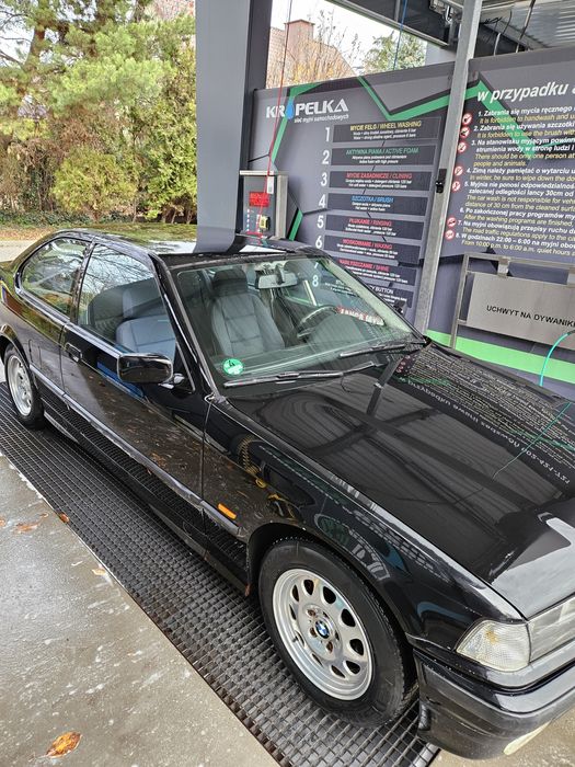 Sprzedam BMW e36 1.8is