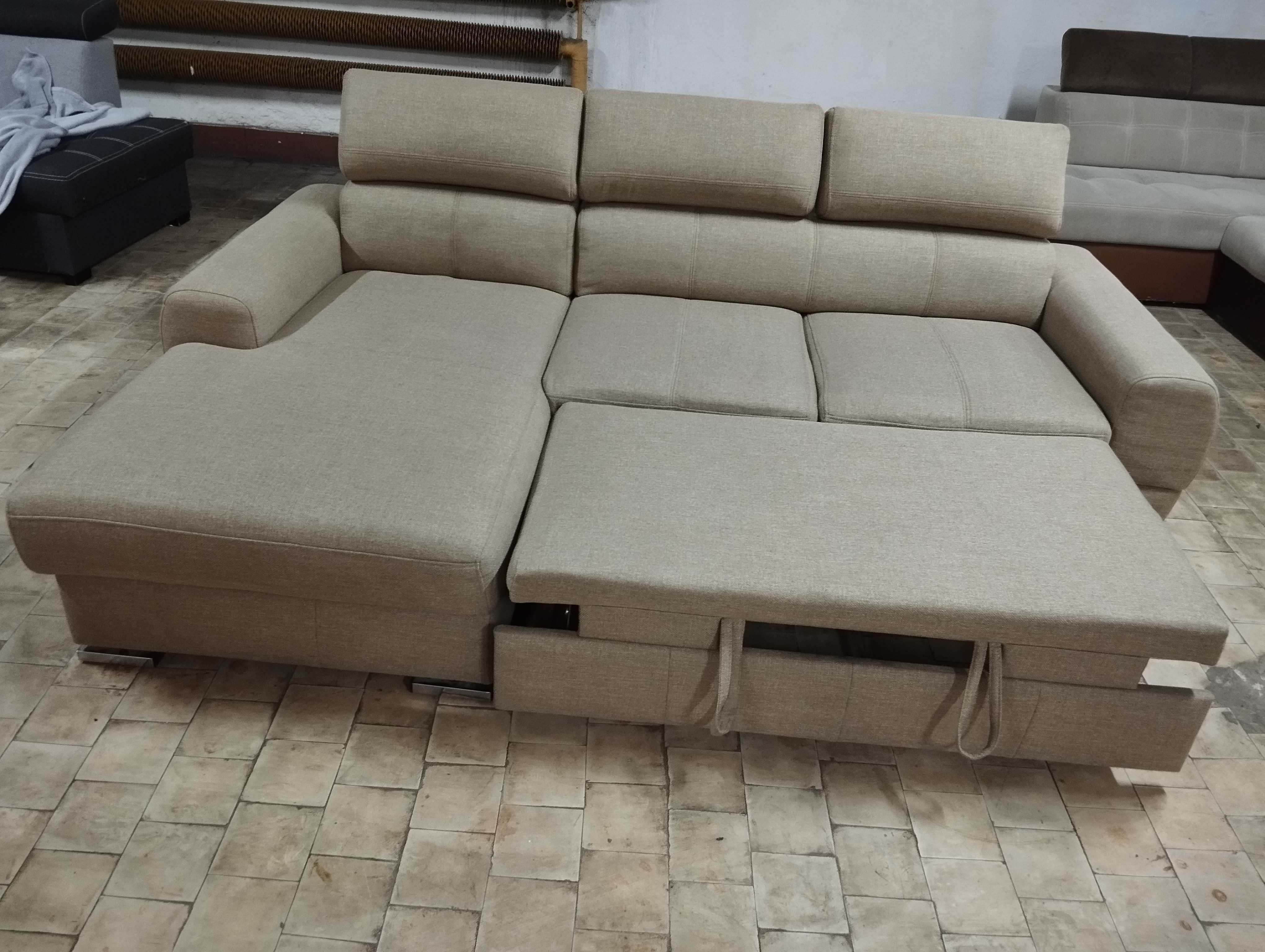 Sofa z regulowanymi zagłówkami, funkcją spania, możliwy transport