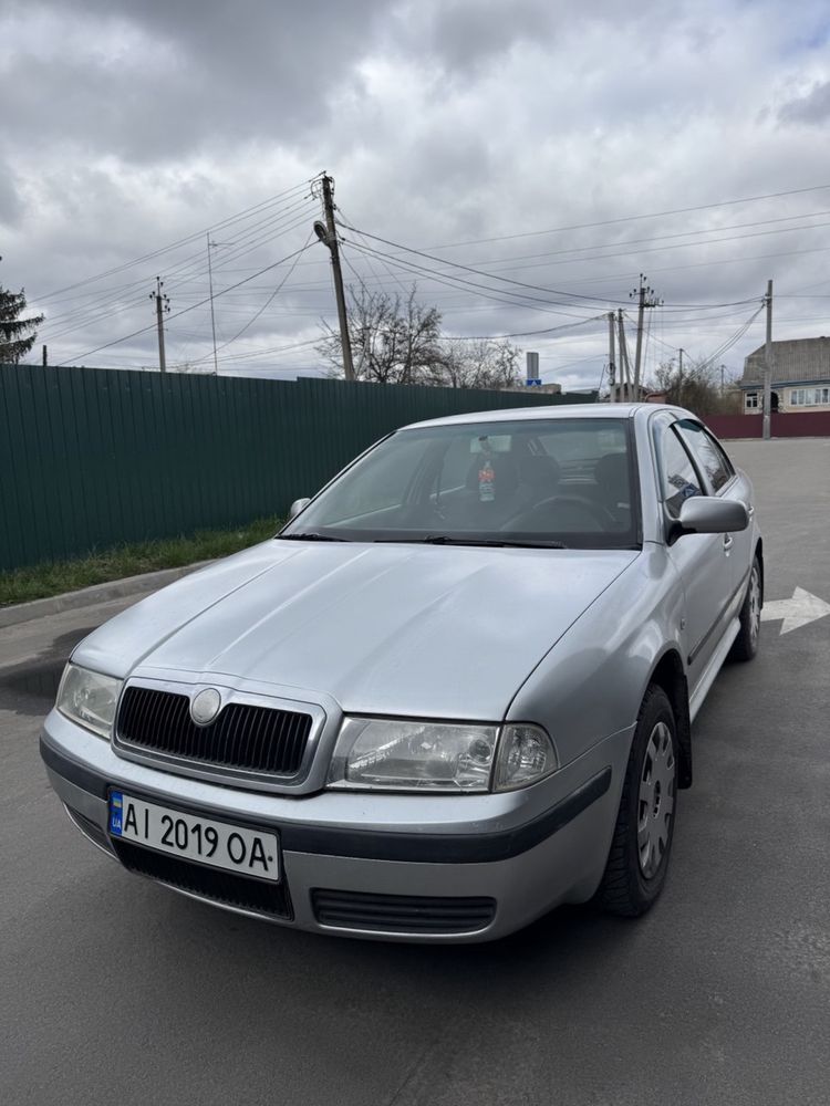 Продам шкода тур 2001 рік 1,6 газ бенз