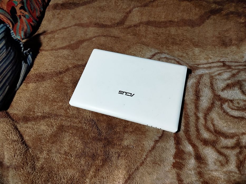 Робочий нетбук Asus Eee PC + Новий акумулятор + Сумка