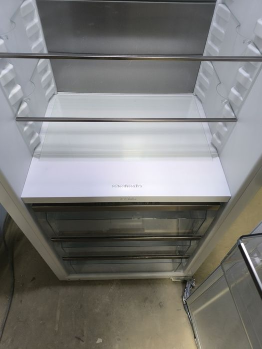 Вбудовуваний холодильник Miele K 7747 C