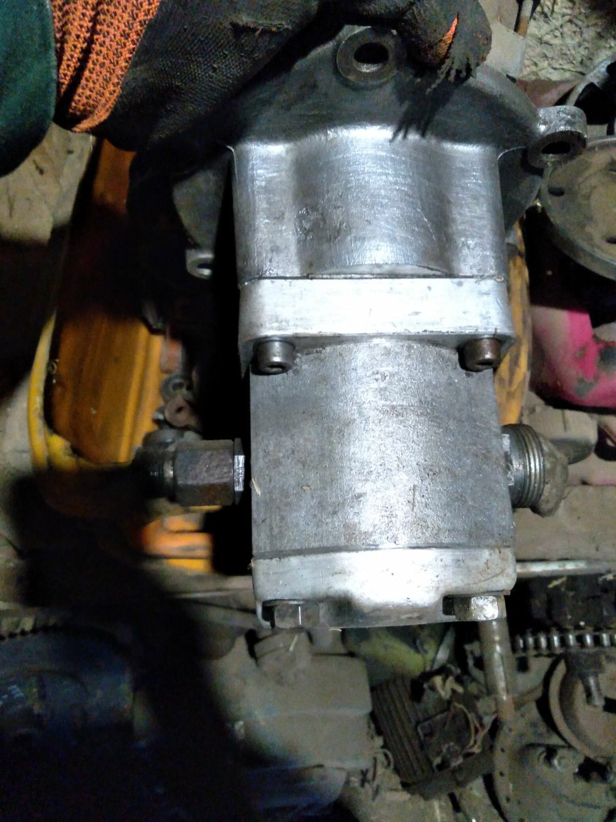 Насос НШ DDR Orsta Hydraulik 03 tgl 37069  от комбайна Fortschtritt
