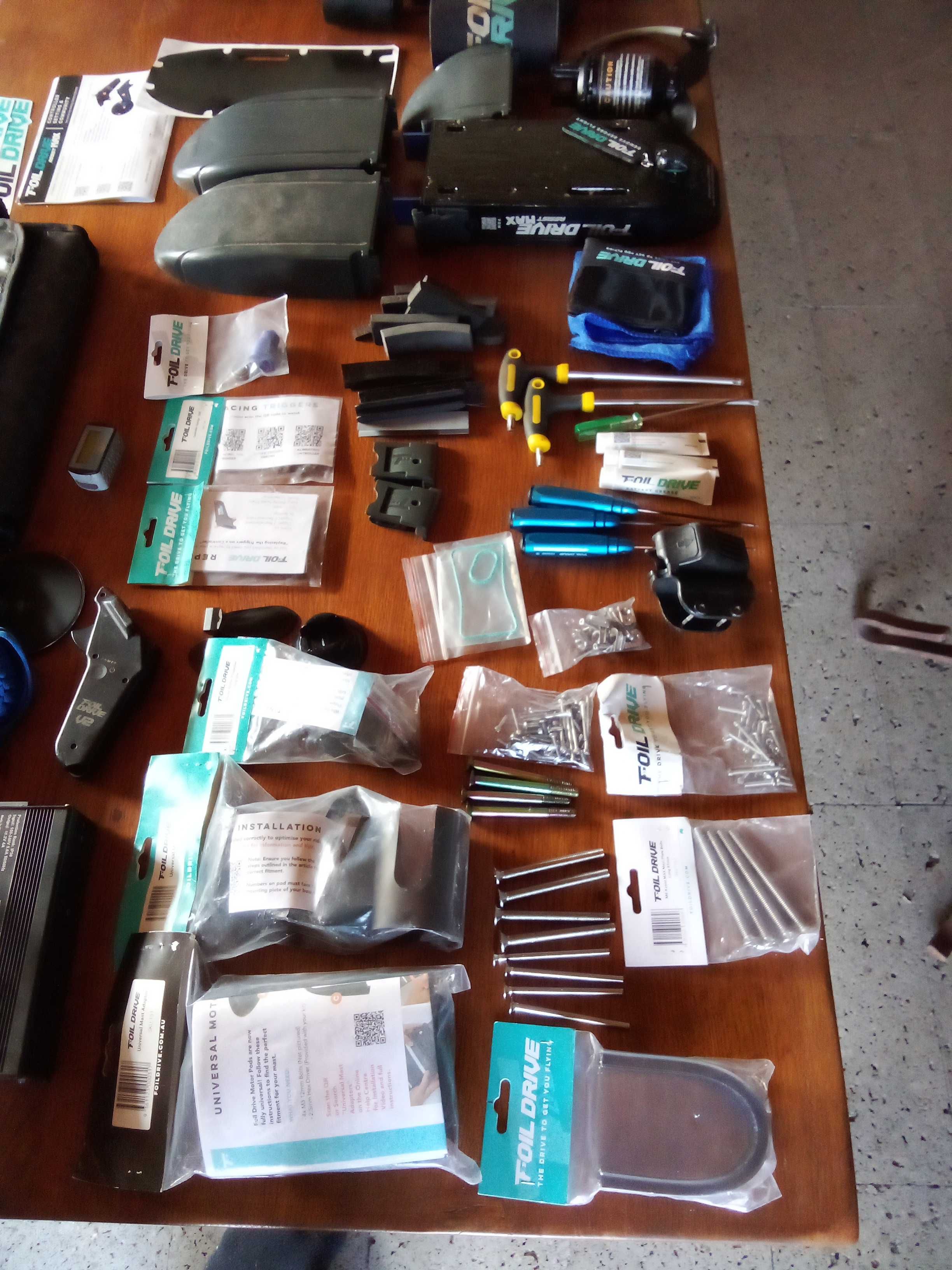 FOIL DRIVE MAX with 2 batteries, 2 chargers, 2 controllers, ...