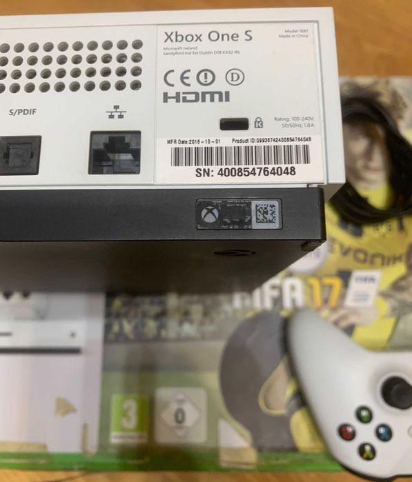 Продам Xbox 1T + 1 джойстик