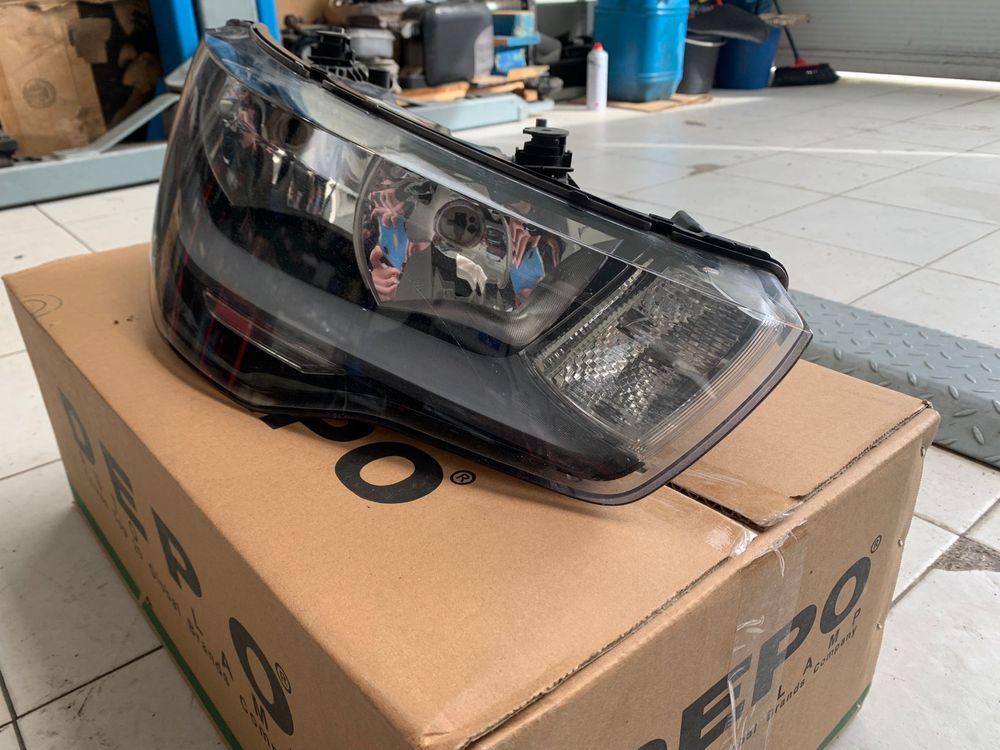 Farol direito Audi A1 Original
