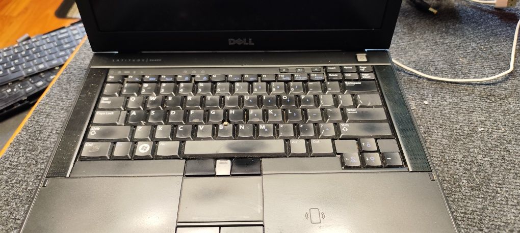 Laptop E6400 Windows 7 + ładowarka