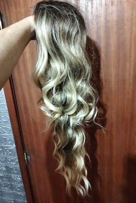 Peruca de cabelo loiro