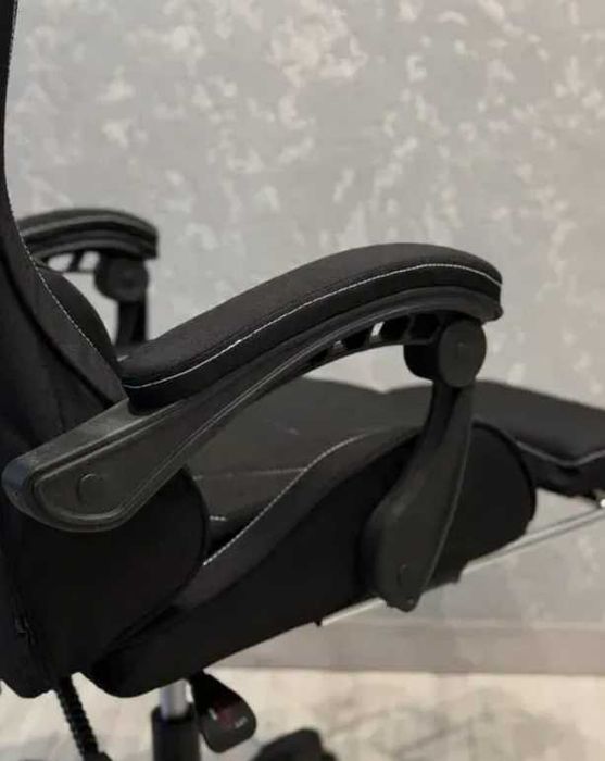 Кресло компьютерное игровое с массажем и подставкой для ног до 150кг