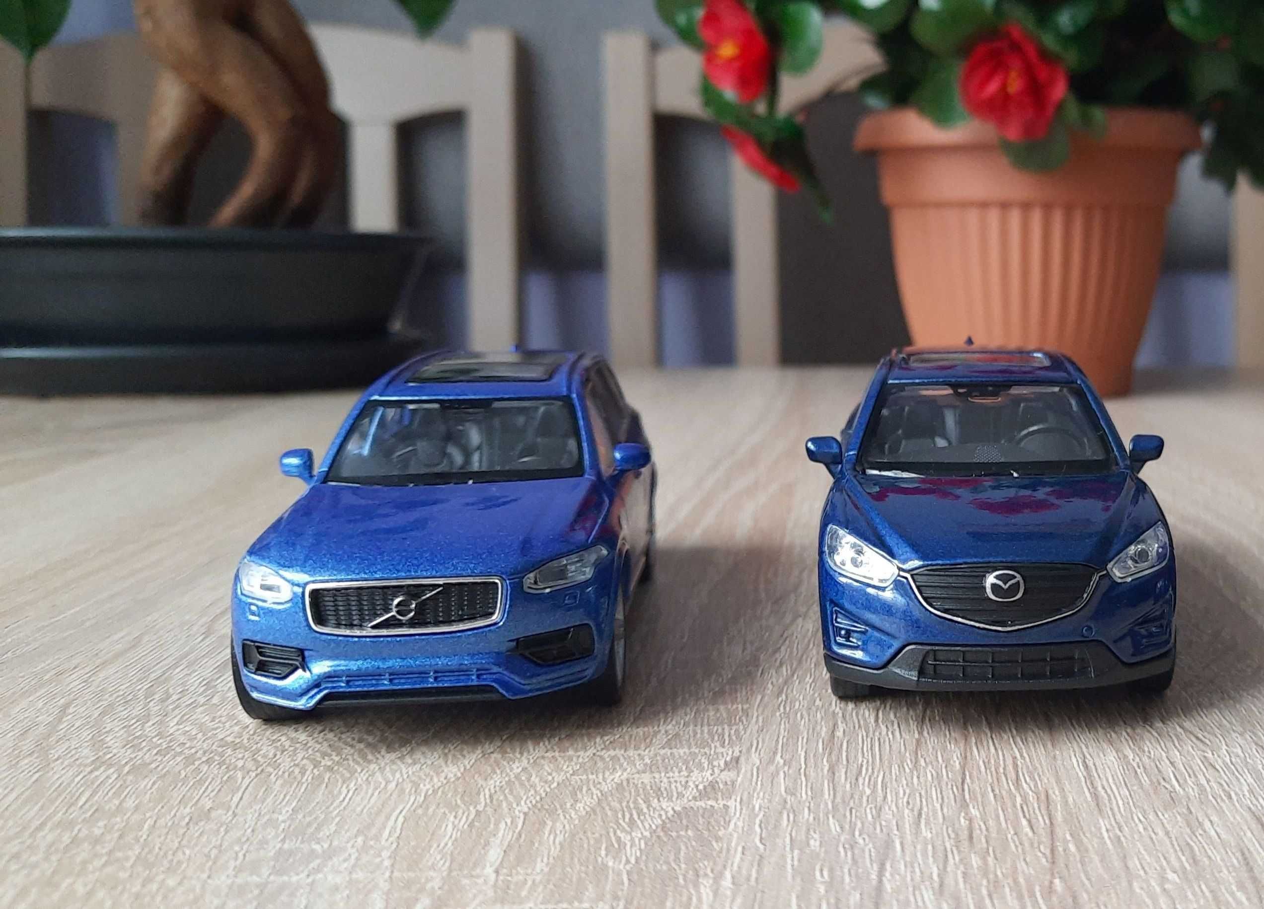 Mazda CX5 i Volvo XC 90 i Volkswagen New Beetle 1:34