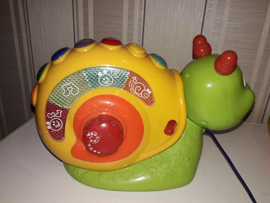 Музыкальная юла kiddieland и черепашка Chicco