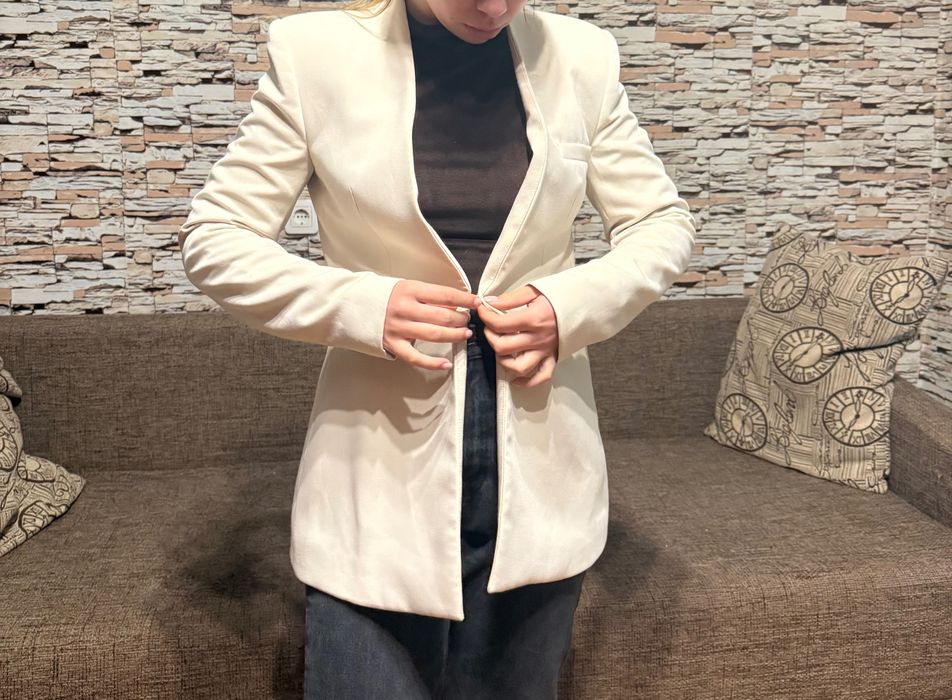 Стильний піджак / блейзер кремового кольору (розмір S)