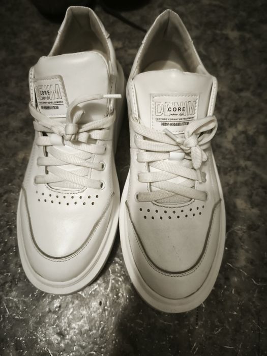 Кеди білі.        Натуральна шкіра