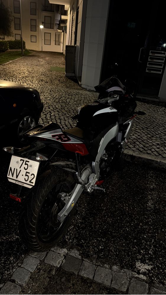 Aprilia rs4 125.